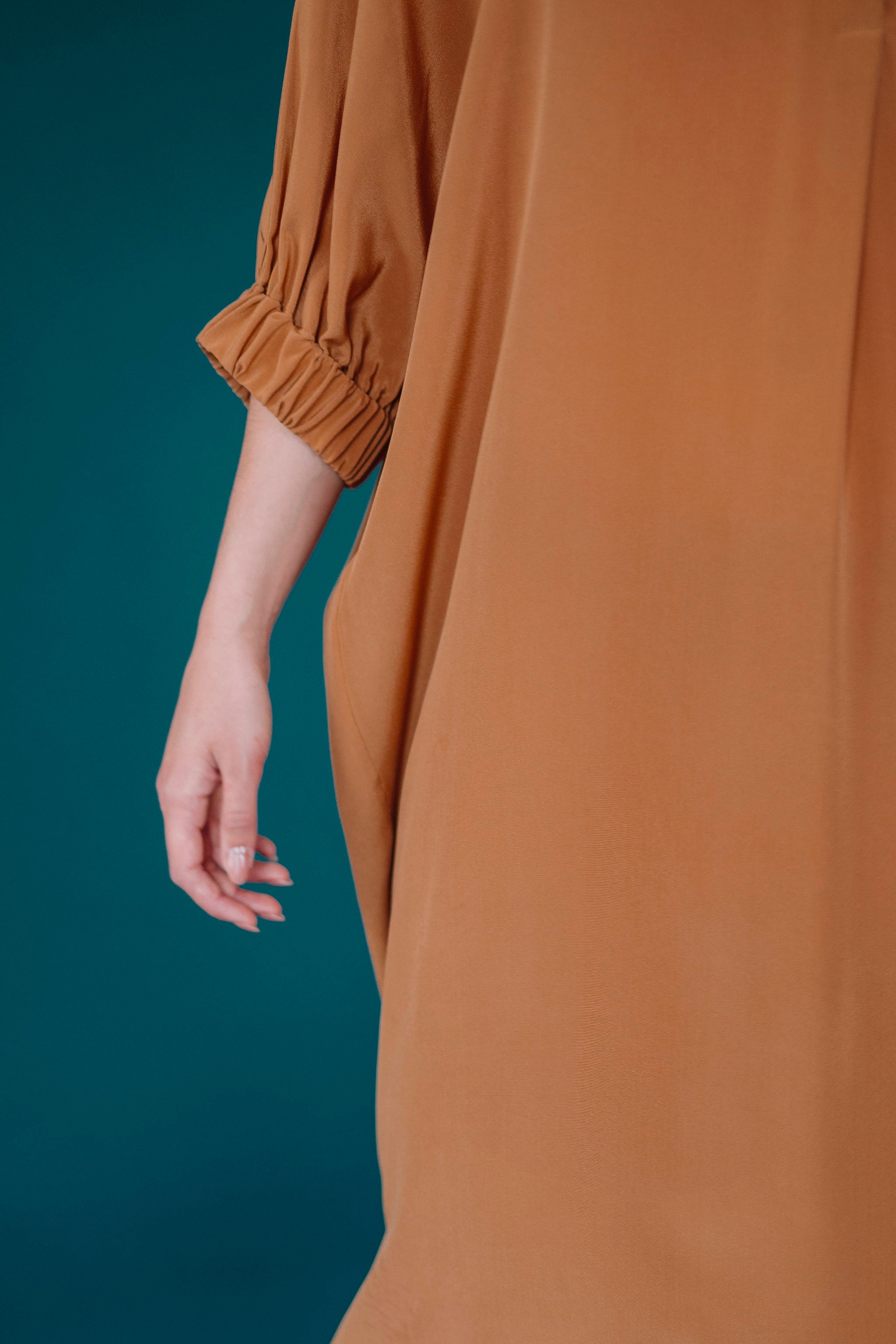 Hedvábné oversize šaty