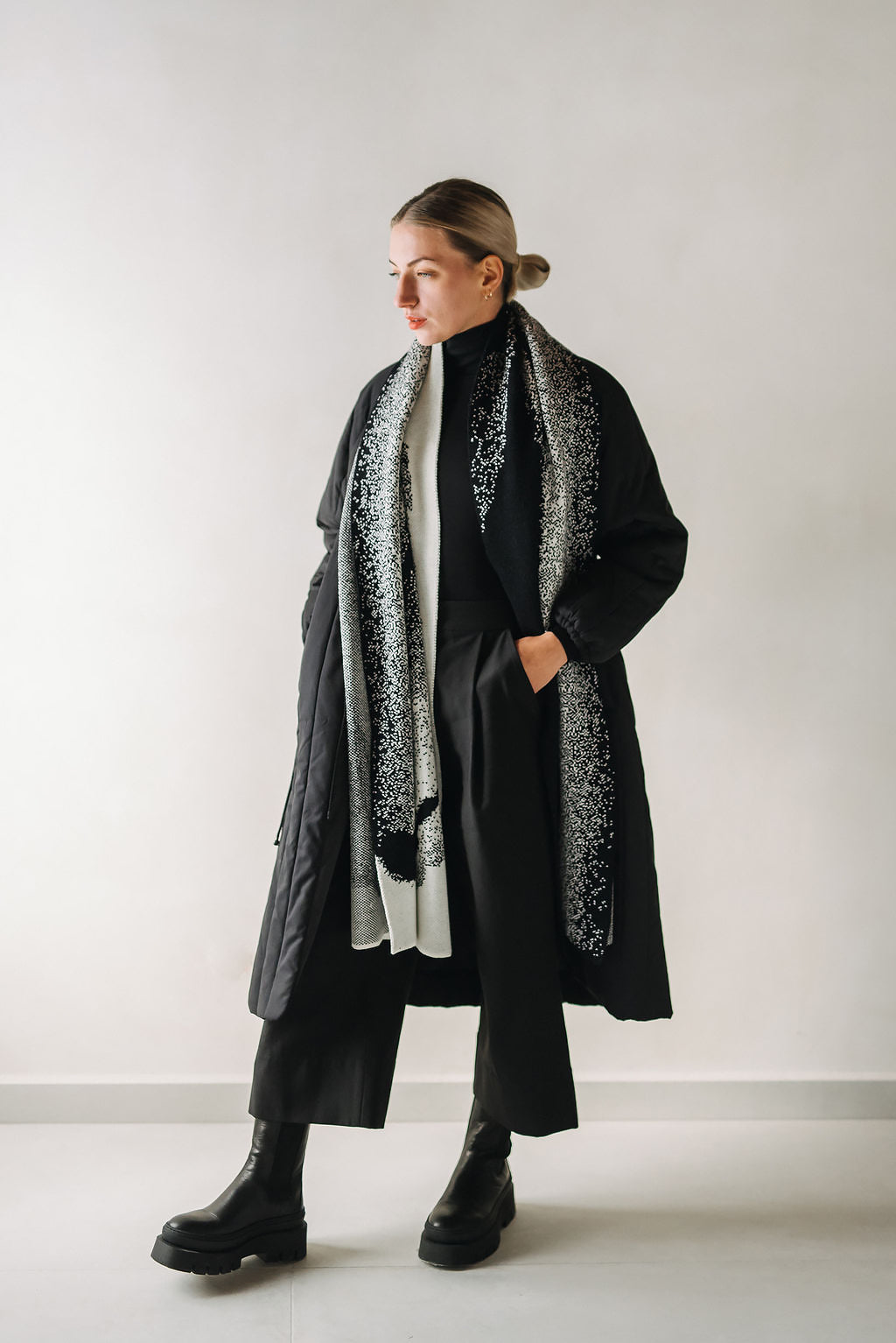 Merino šála černobílá