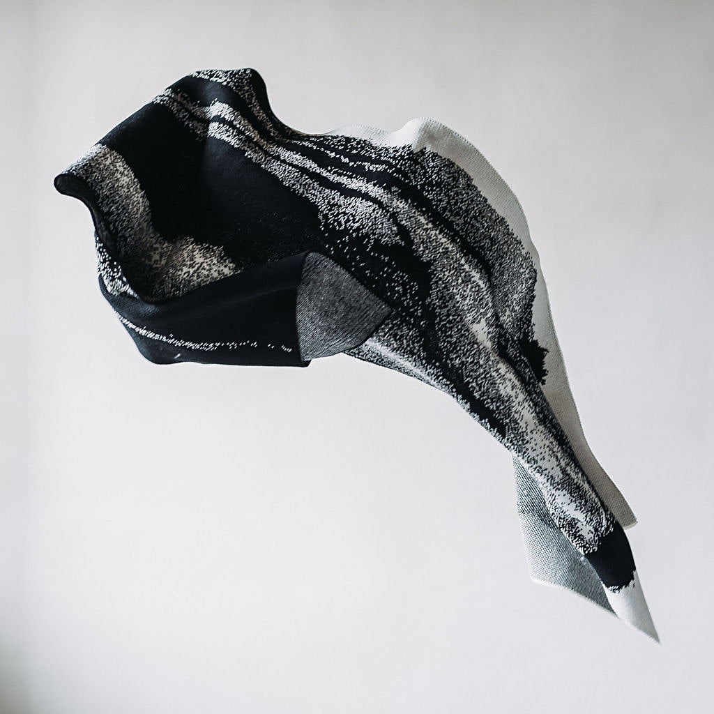 Merino šála černobílá