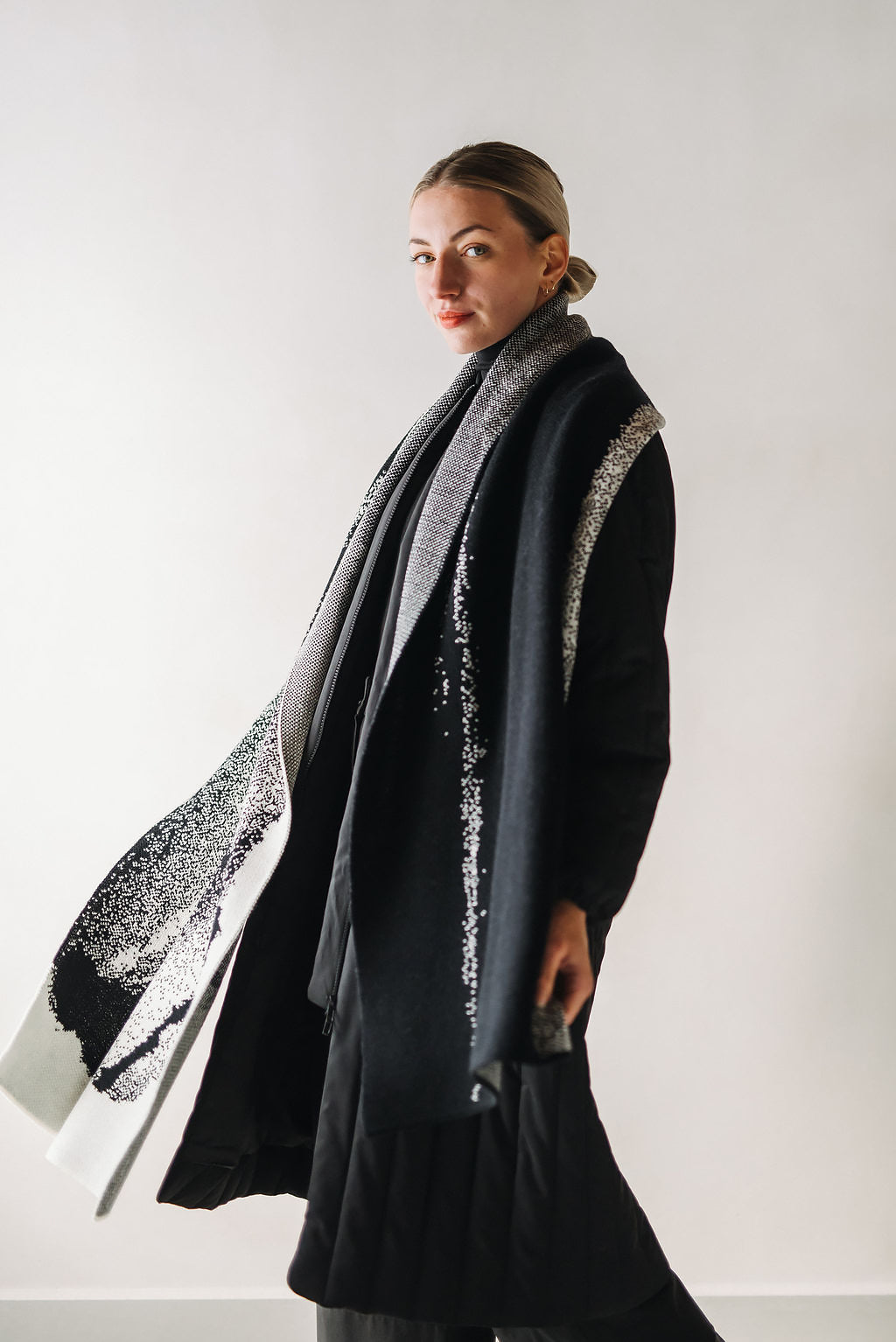 Merino šála černobílá