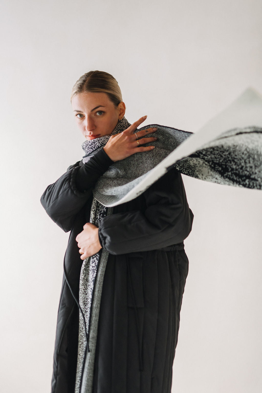 Merino šála černobílá