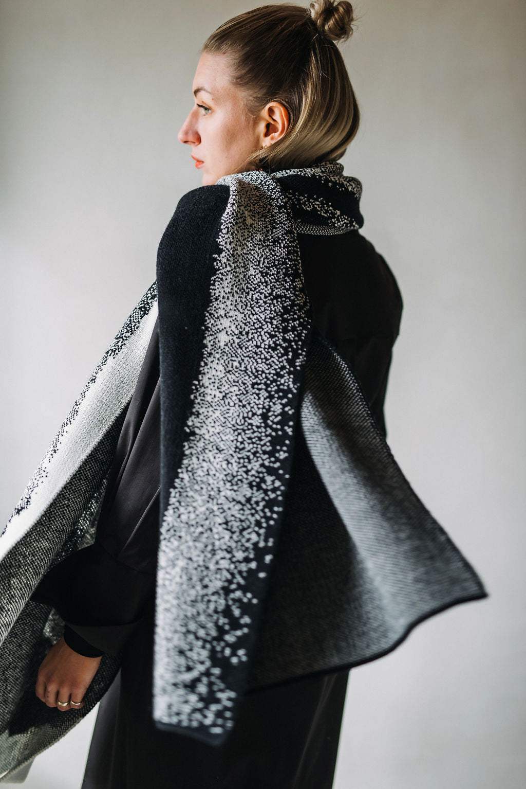 Merino šála černobílá