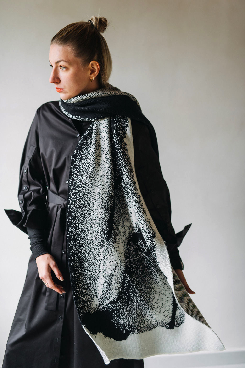 Merino šála černobílá