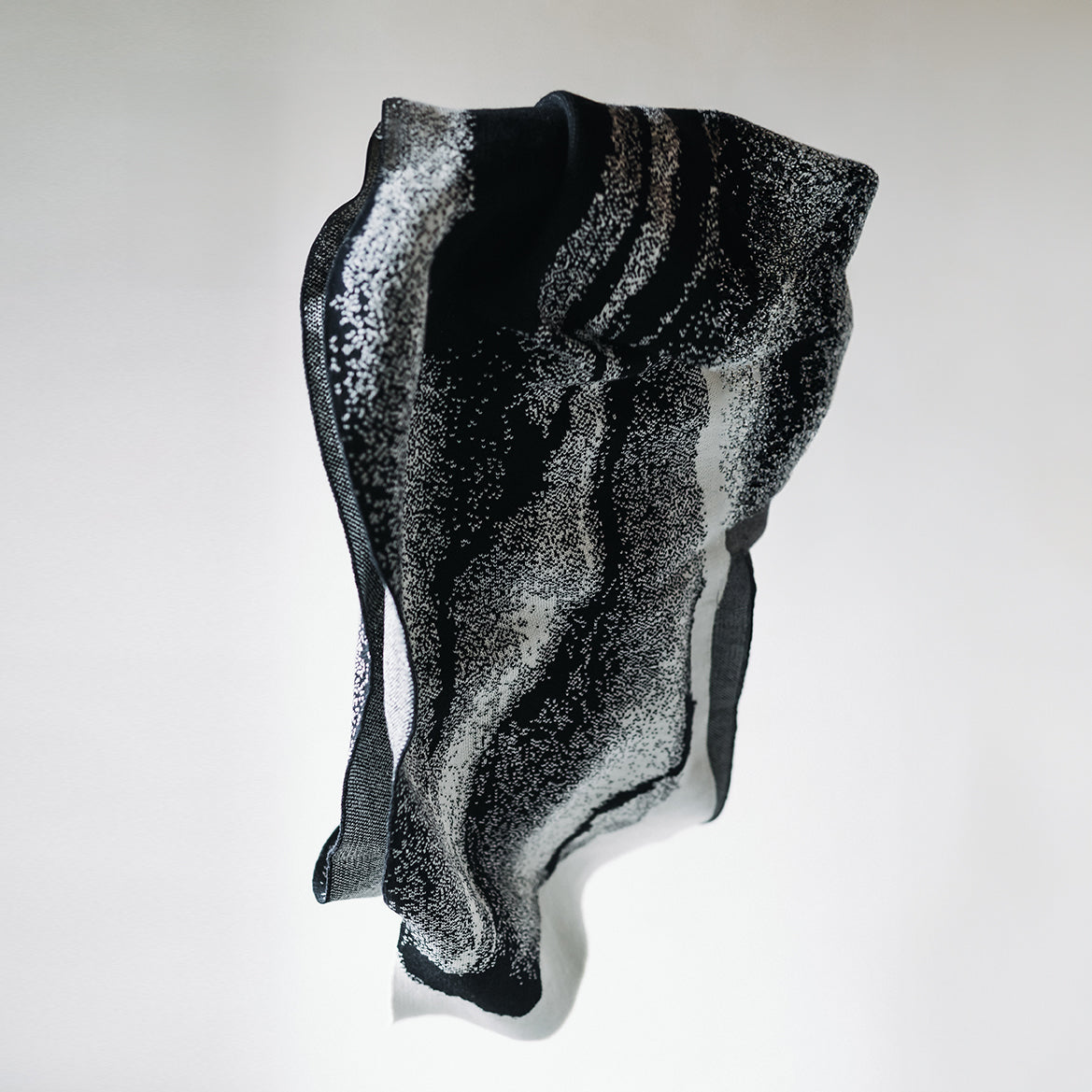 Merino šála černobílá