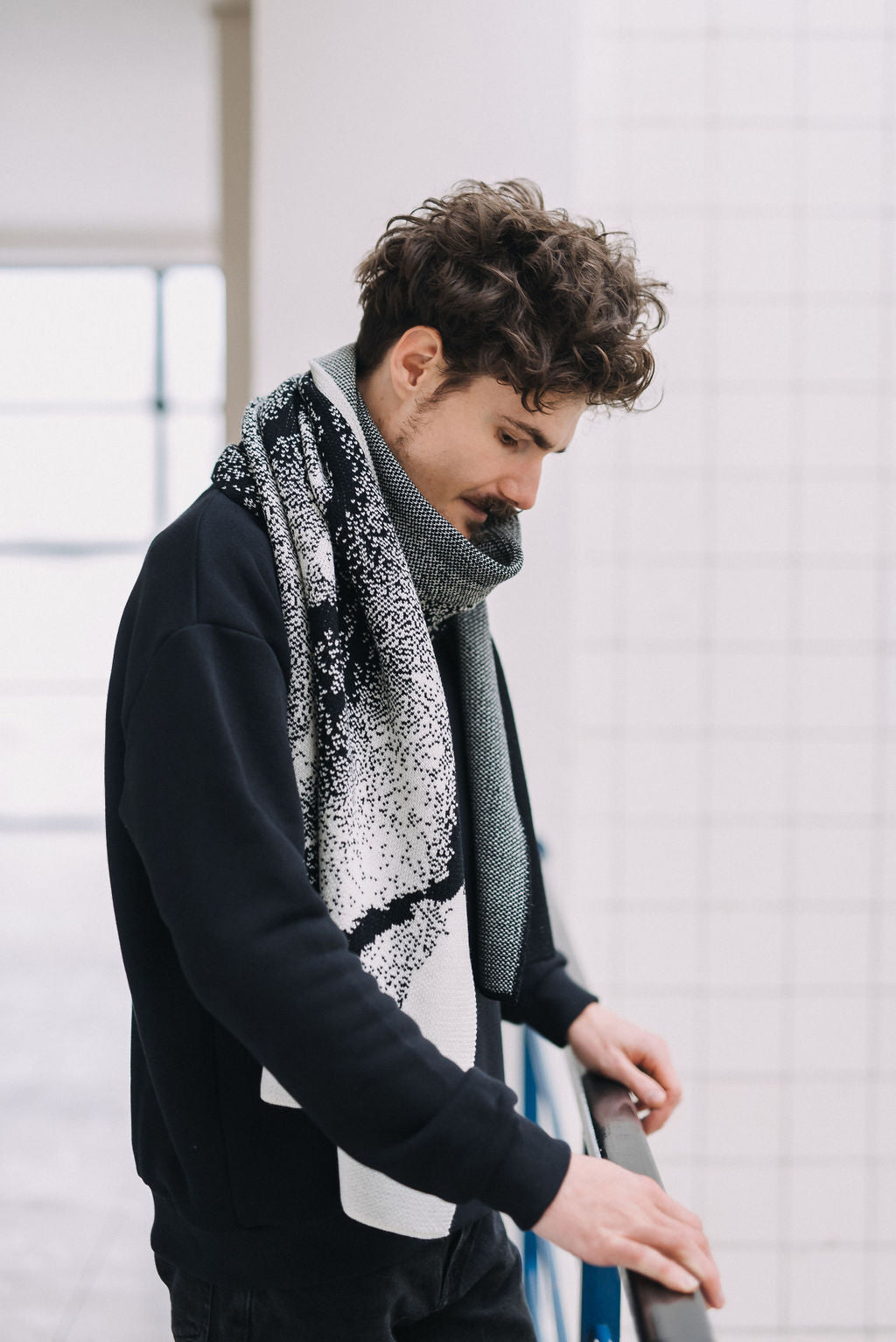 Merino šála černobílá