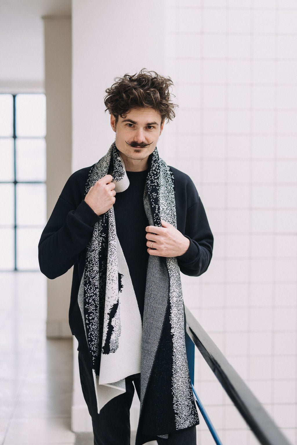 Merino šála černobílá