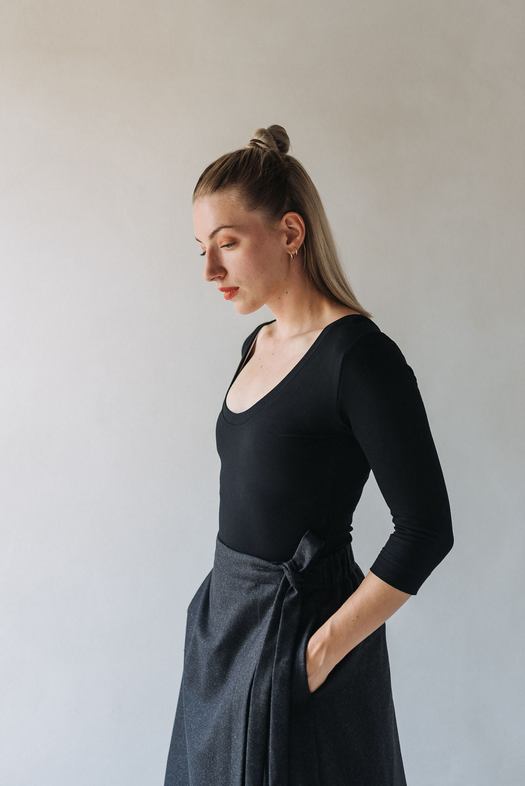 Zavinovací vlněná sukně