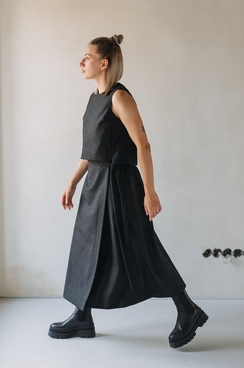 Zavinovací vlněná sukně