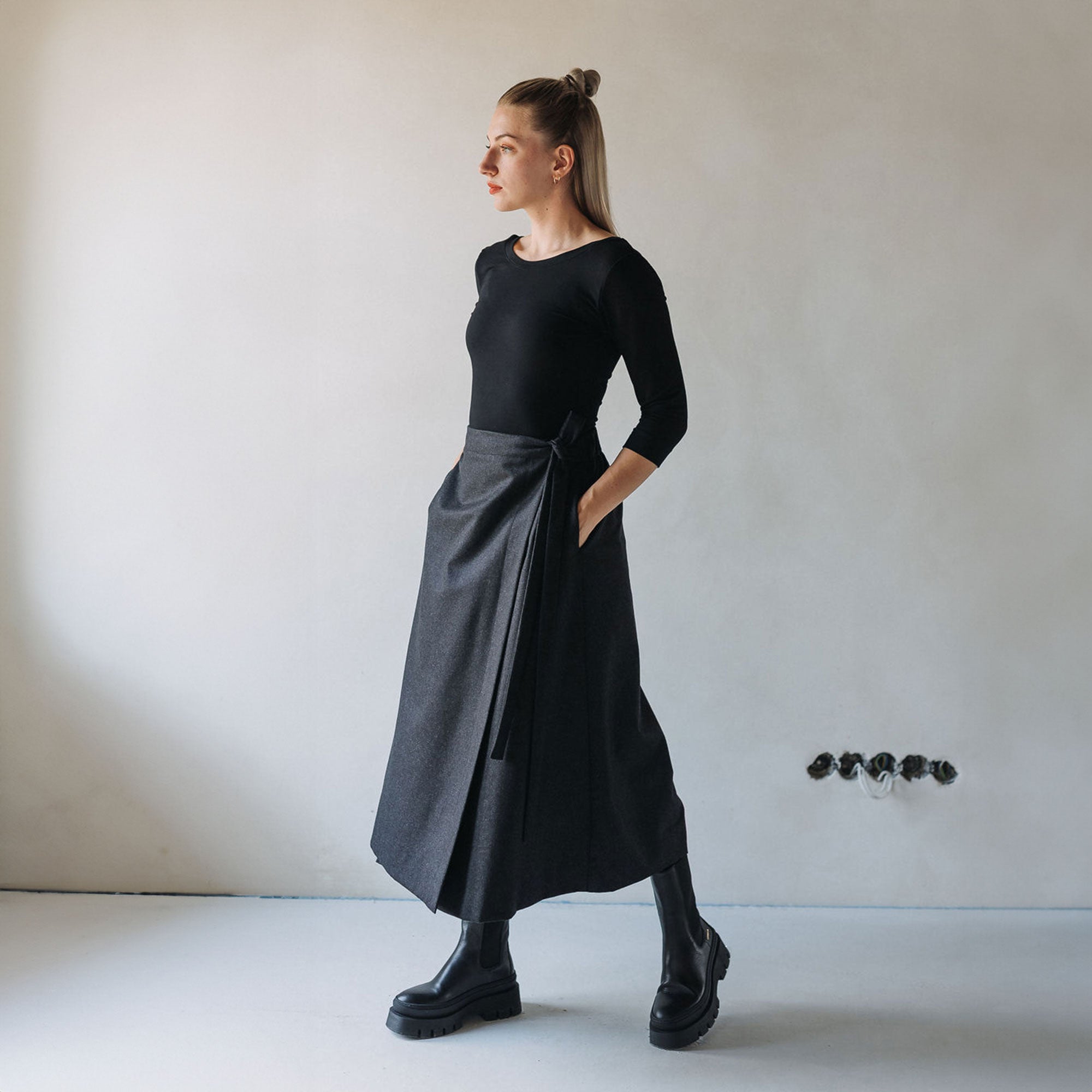 Zavinovací vlněná sukně