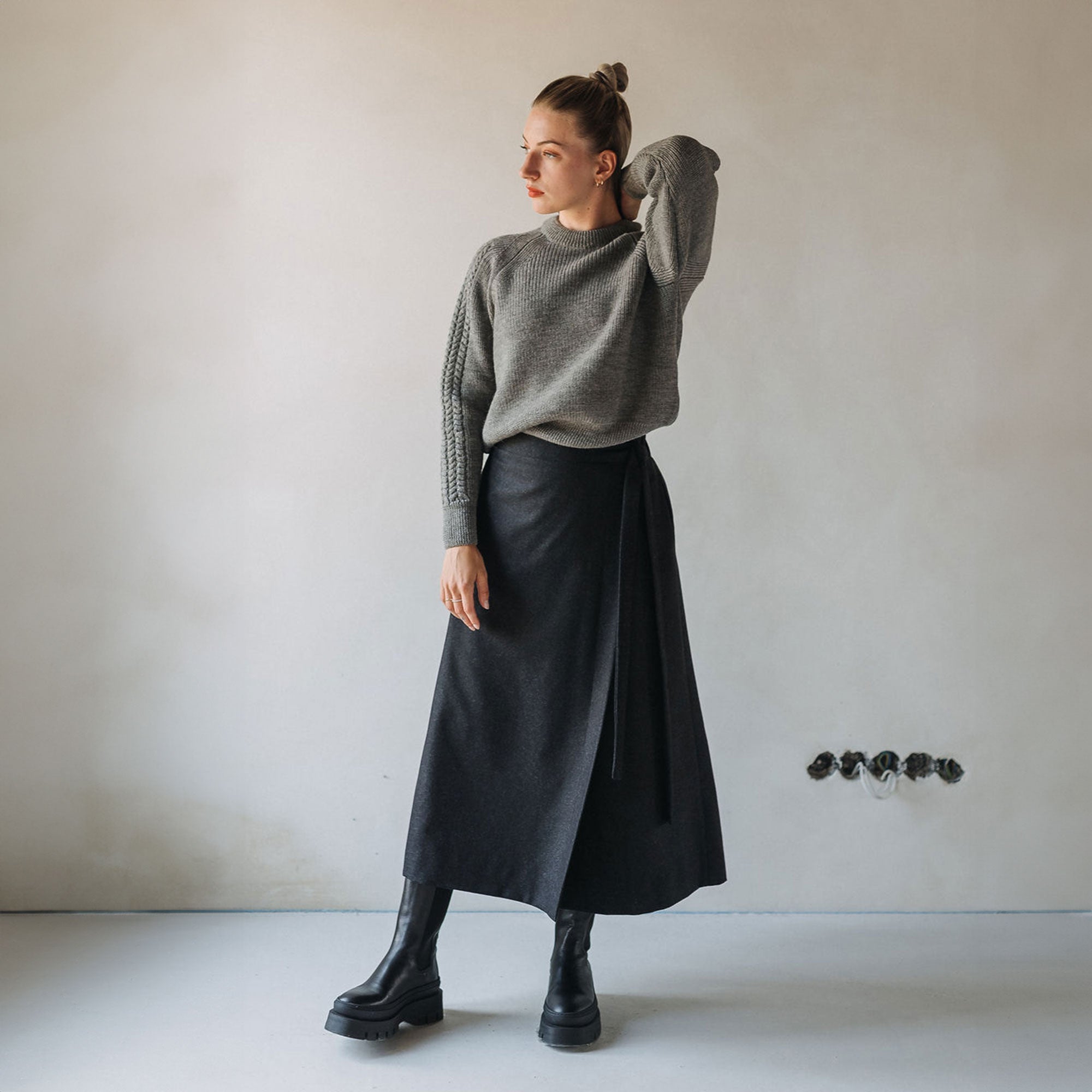 Zavinovací vlněná sukně