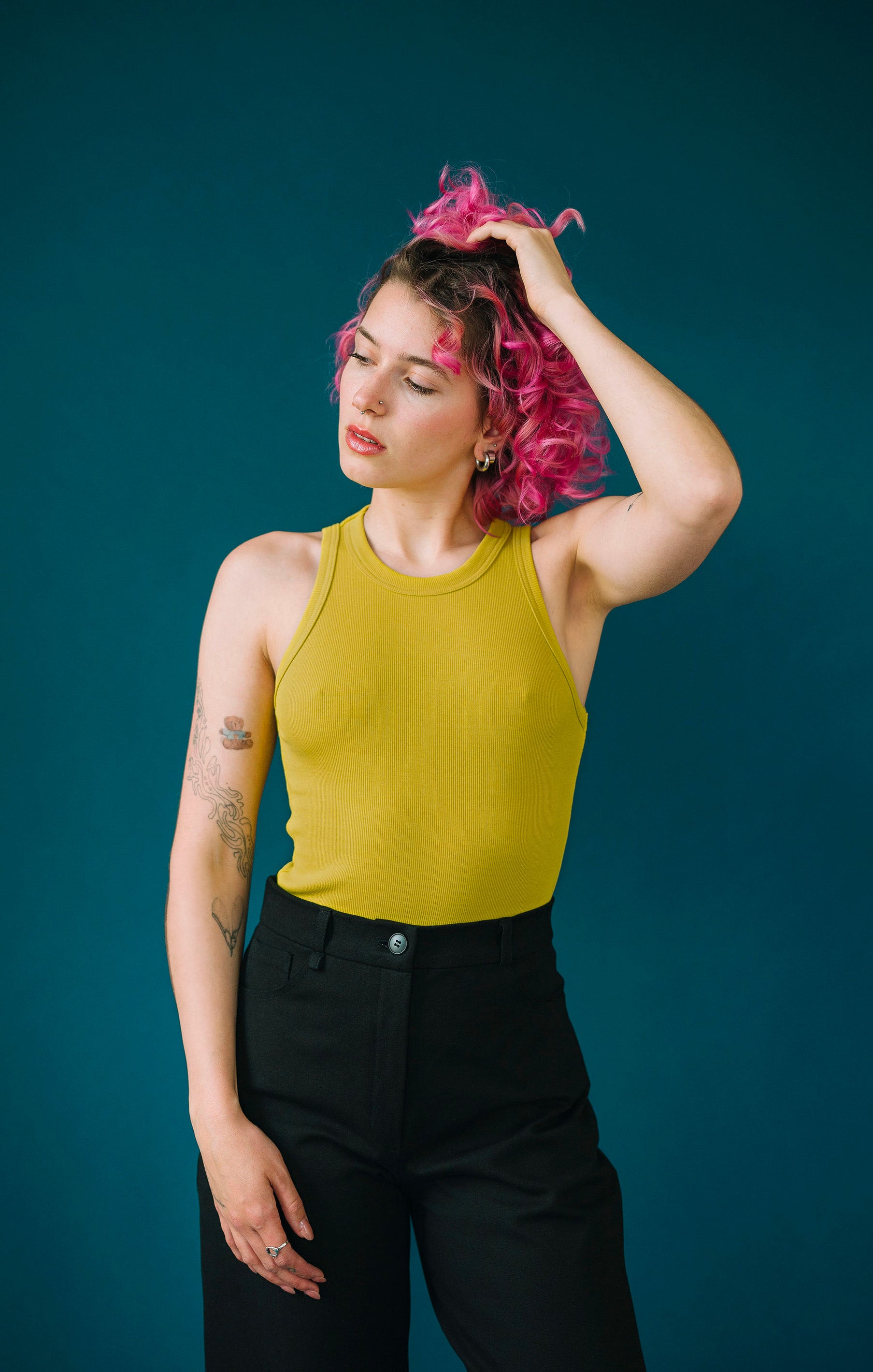 Tílko s americkými průramky