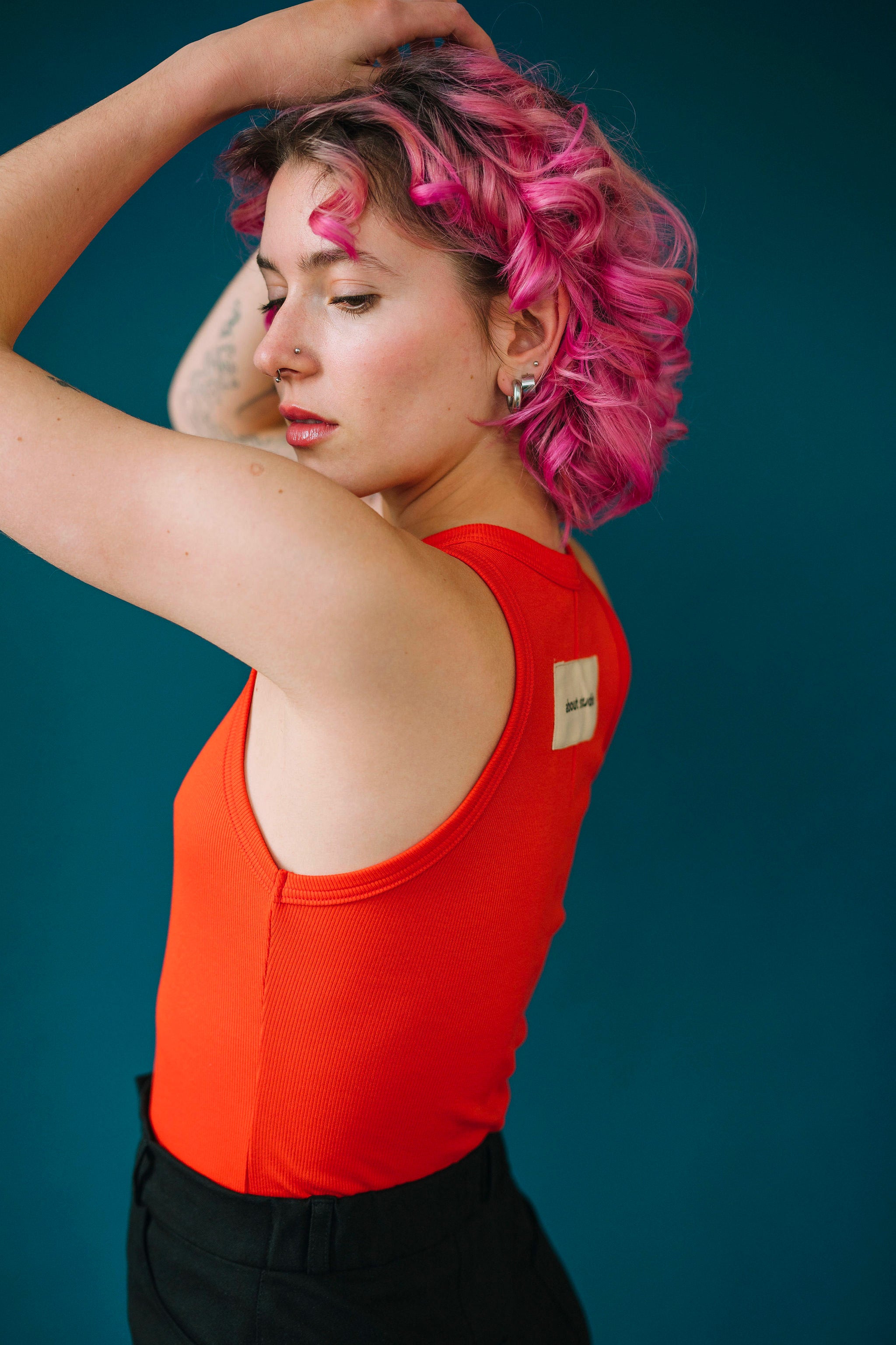 Tílko s americkými průramky