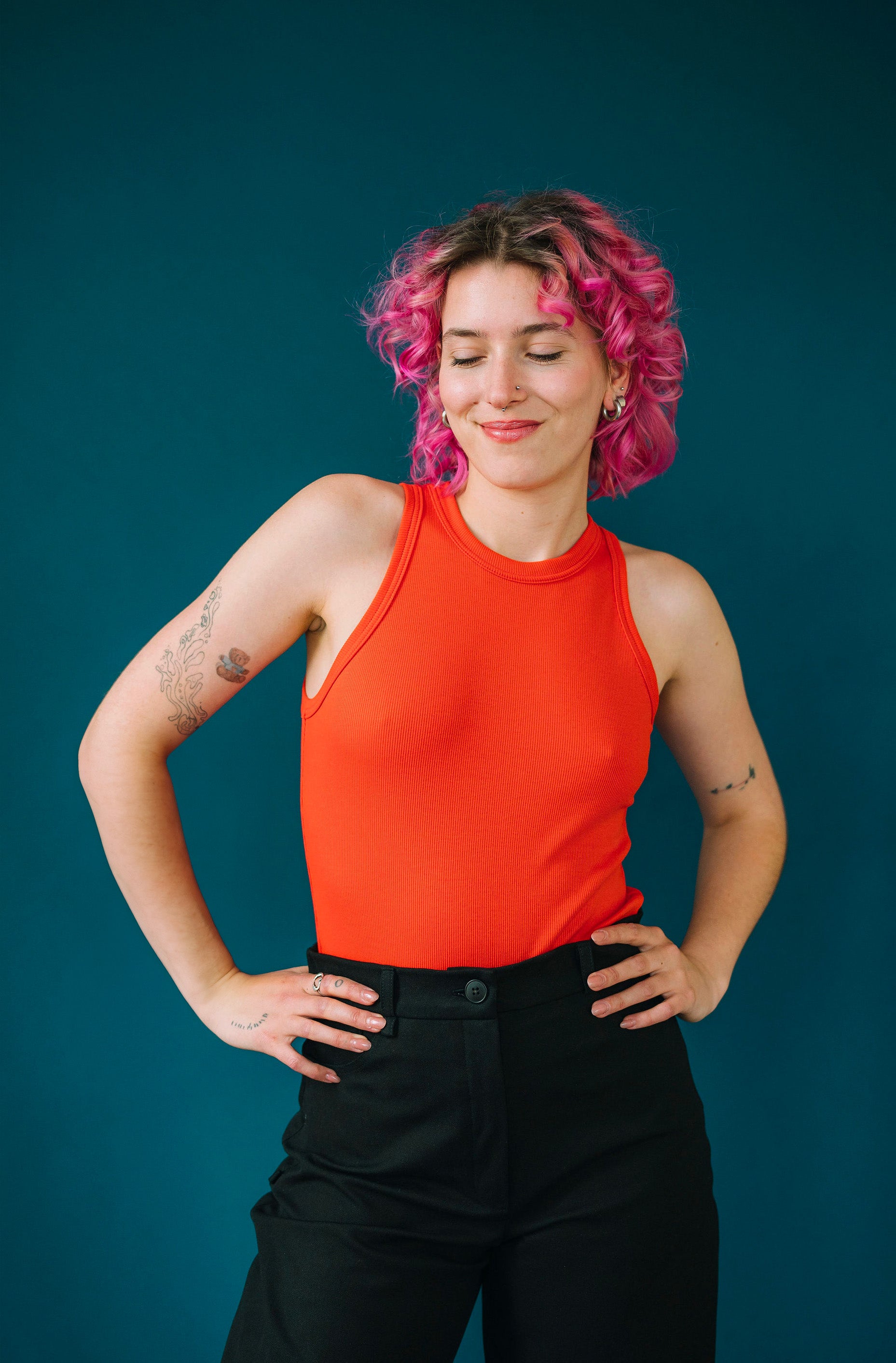 Tílko s americkými průramky