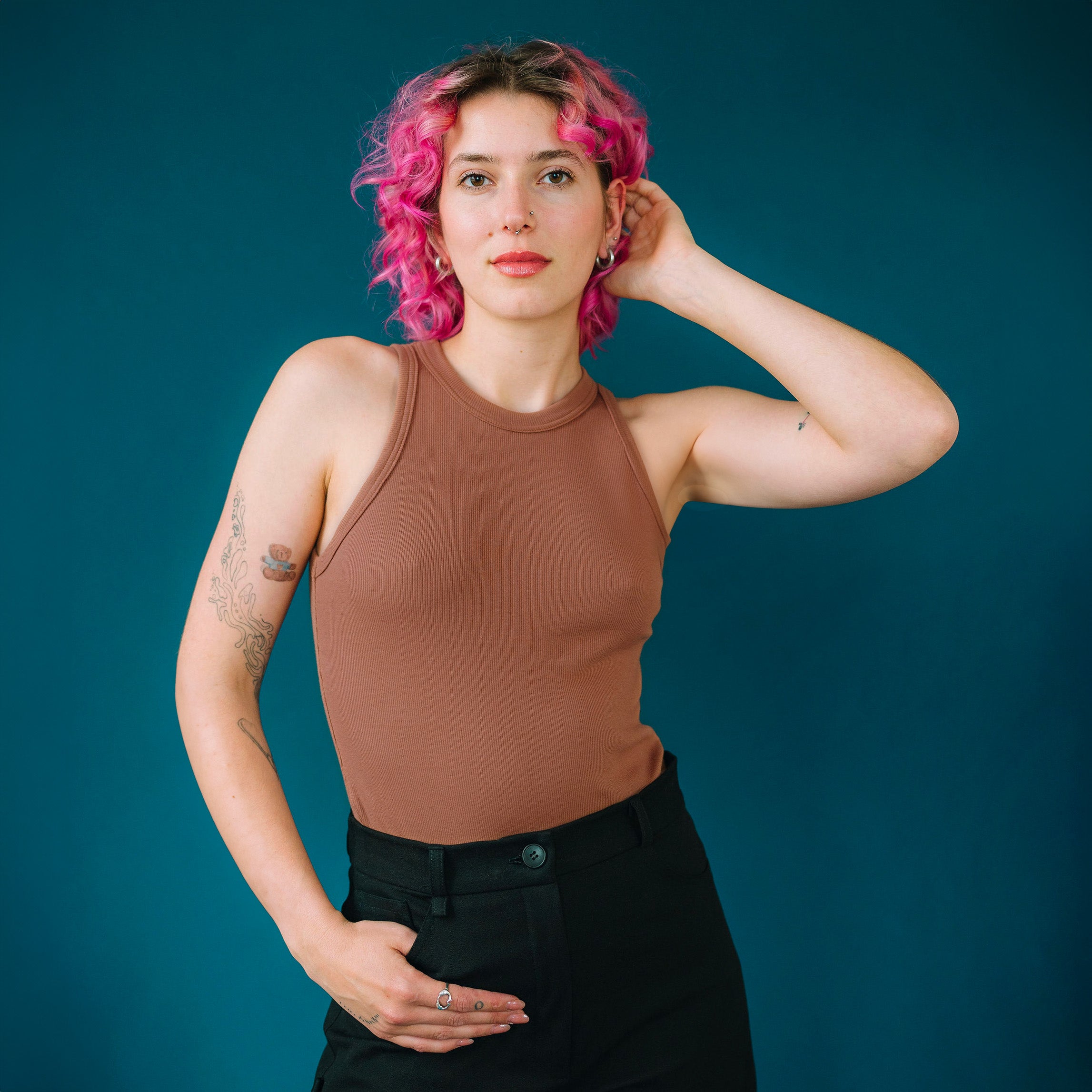 Tílko s americkými průramky