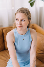 Tílkové šaty