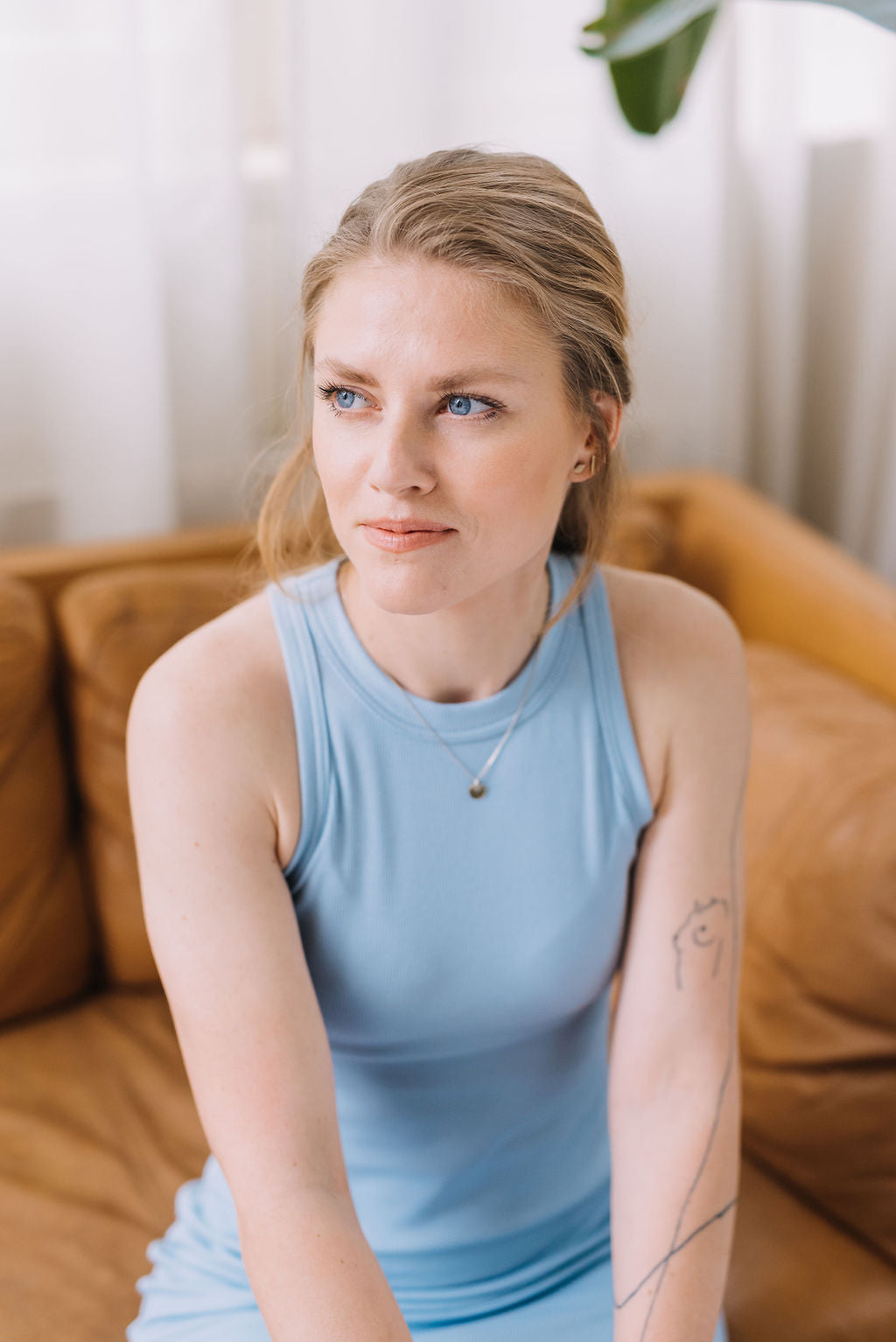 Tílkové šaty