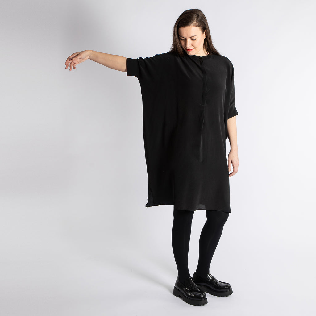 Hedvábné oversize šaty