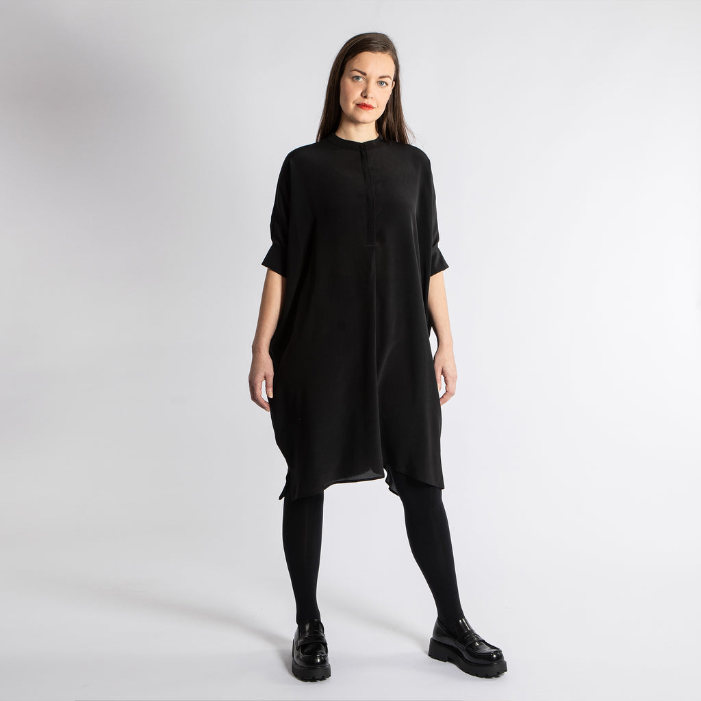 Hedvábné oversize šaty