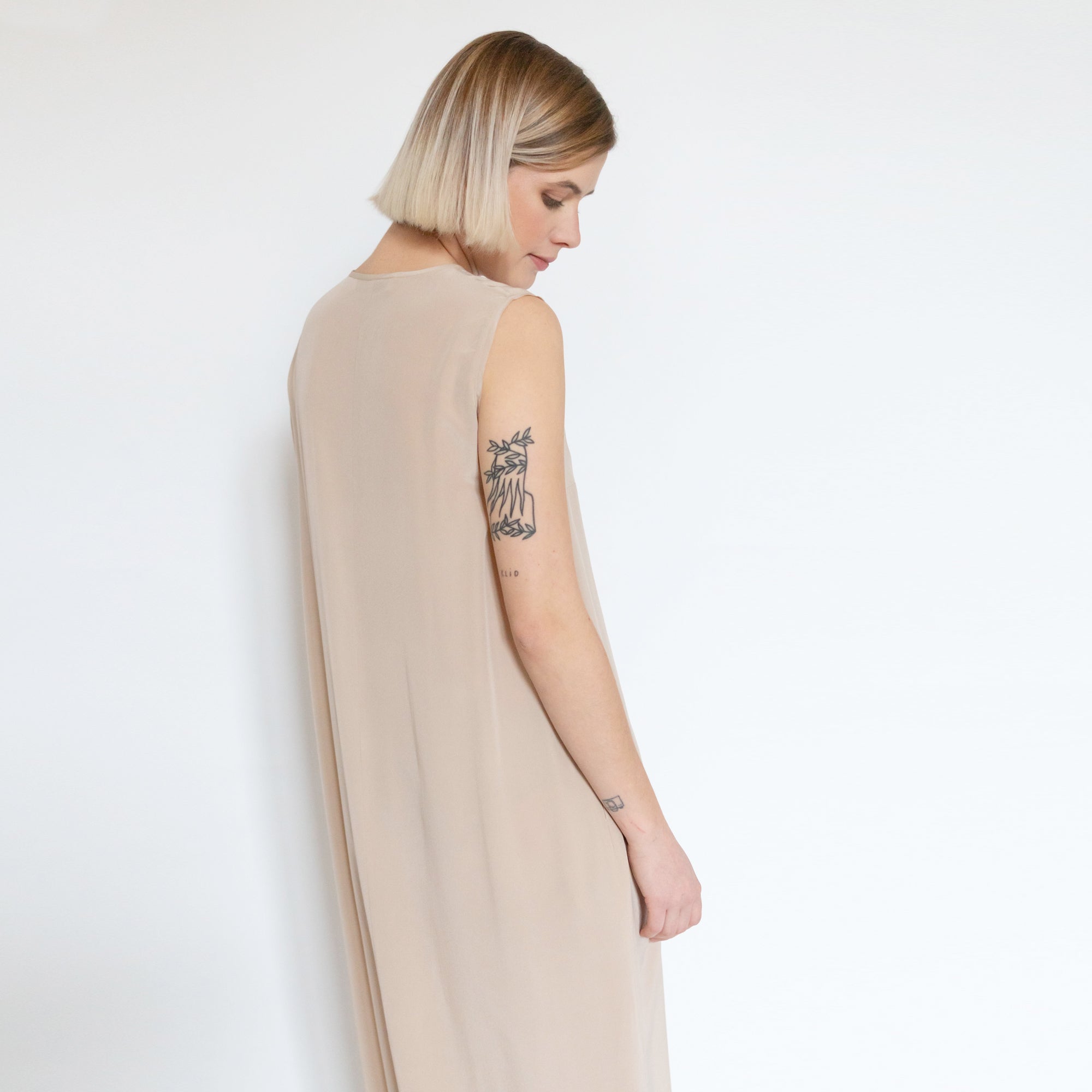 Dlouhé hedvábné šaty