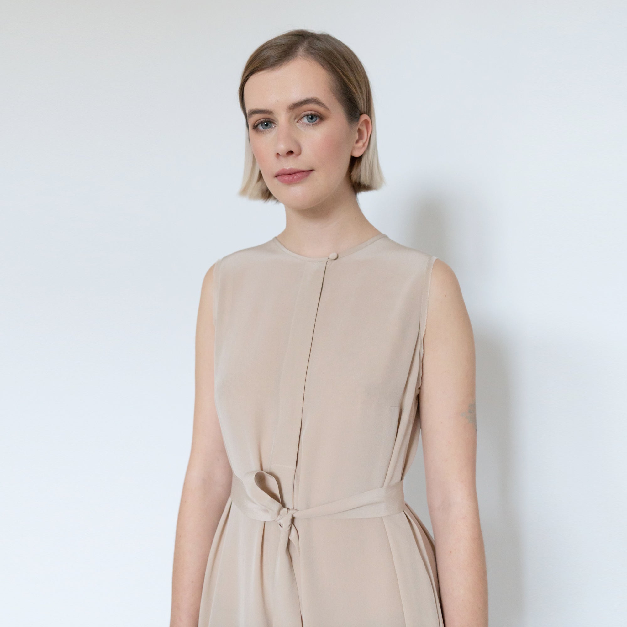 Dlouhé hedvábné šaty