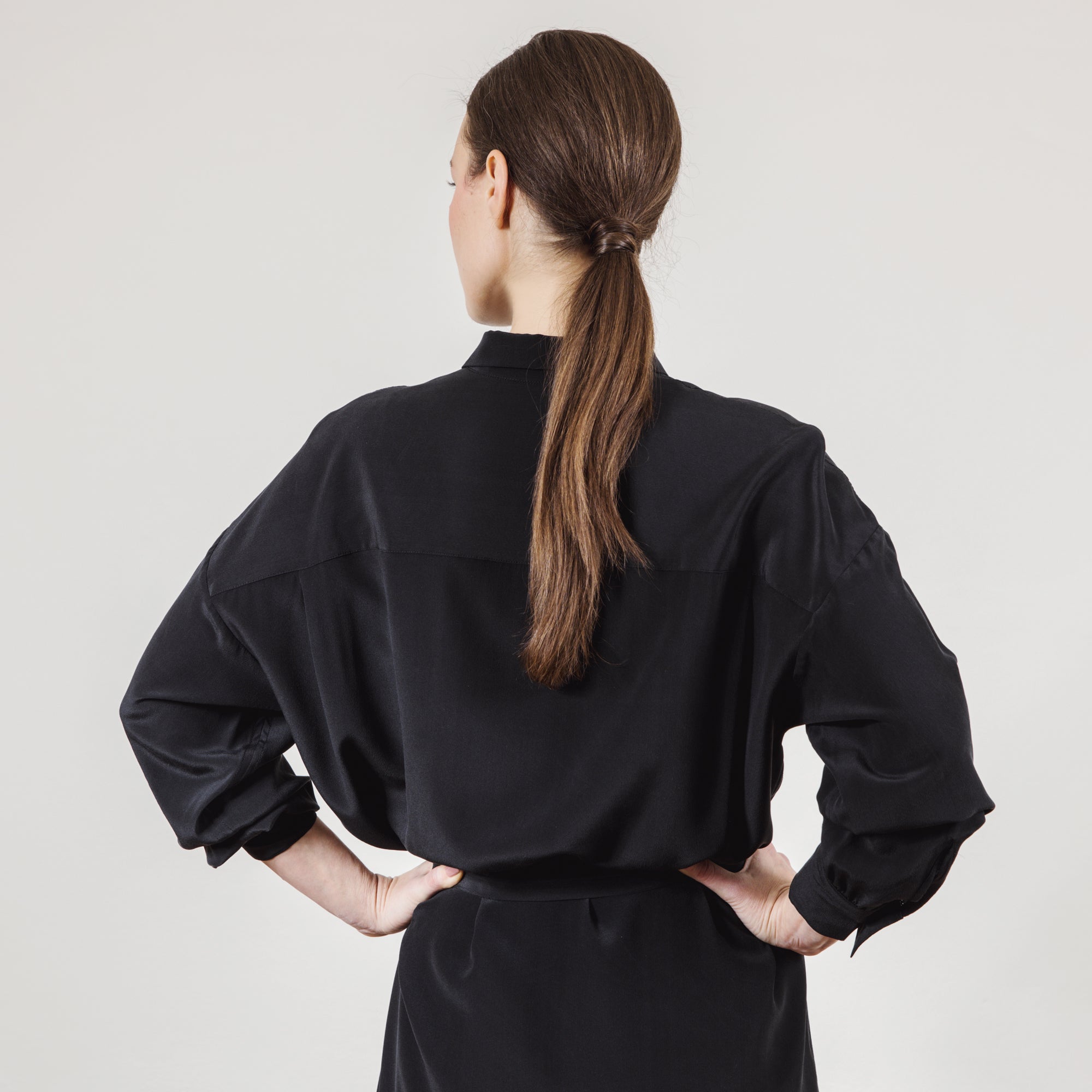 Hedvábné košilové šaty