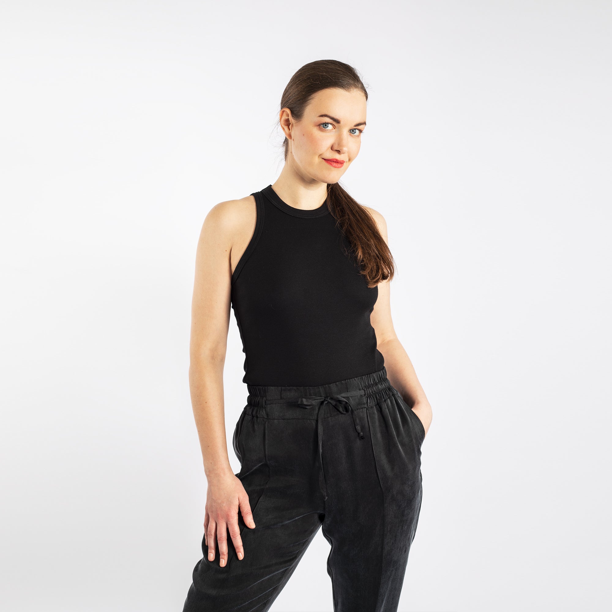 Tílko s americkými průramky