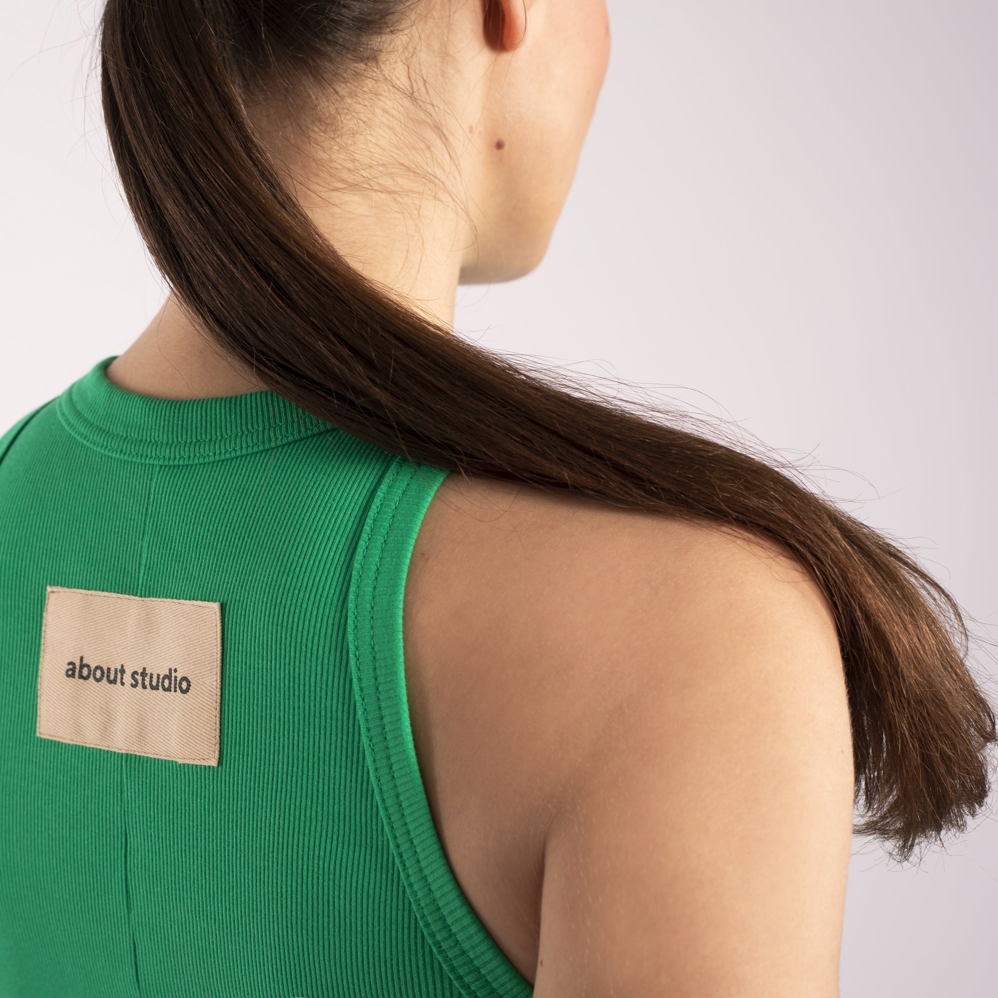 Tílko s americkými průramky